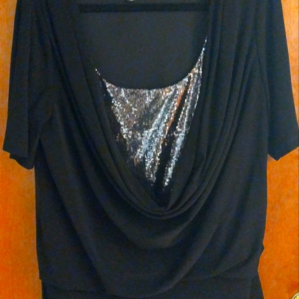 Dressy fitted waist with sequinced undershirt